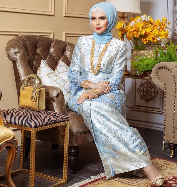 Image from: Kekal Jelita & Awet Muda! Macam Tak Percaya 5 Artis Wanita Ini Sudah Berusia Setengah Abad — Bahagian 1