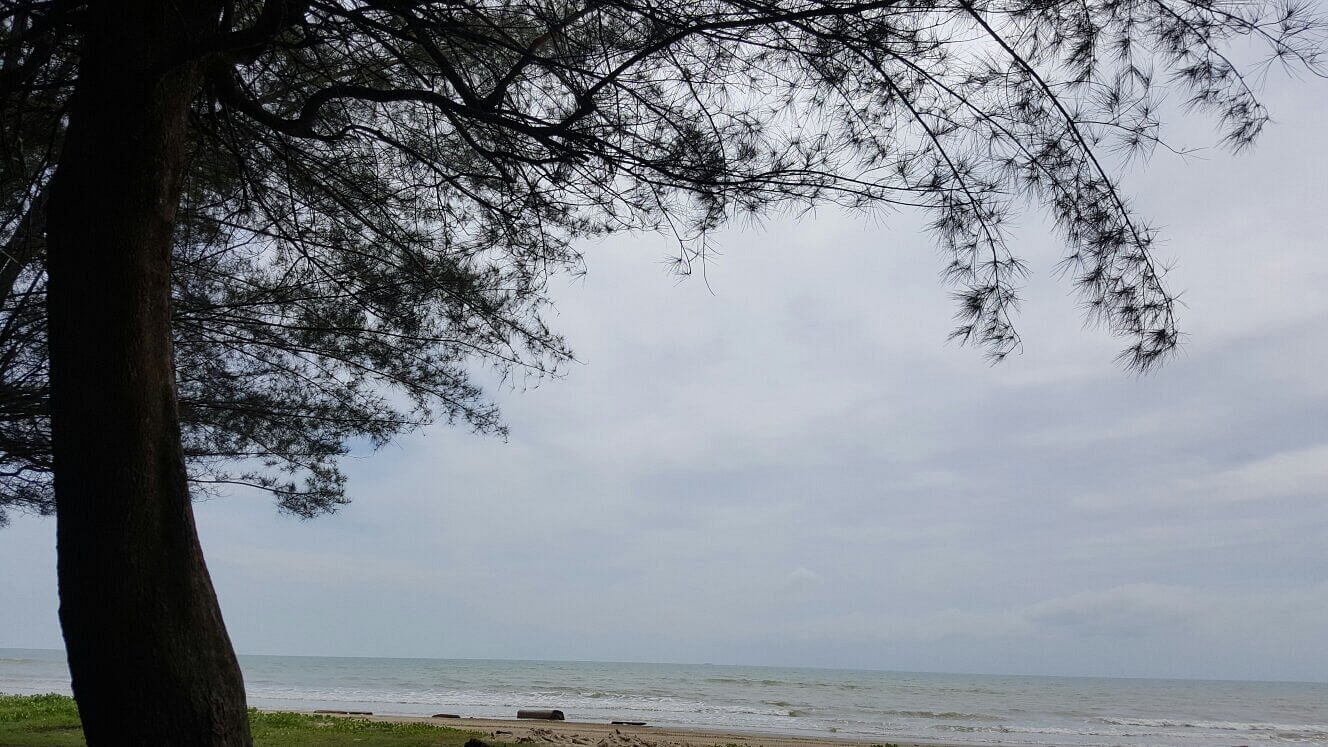 Image from: 11 Beaches In Sarawak You Can't Miss On Your Trip To The Land Of Hornbills