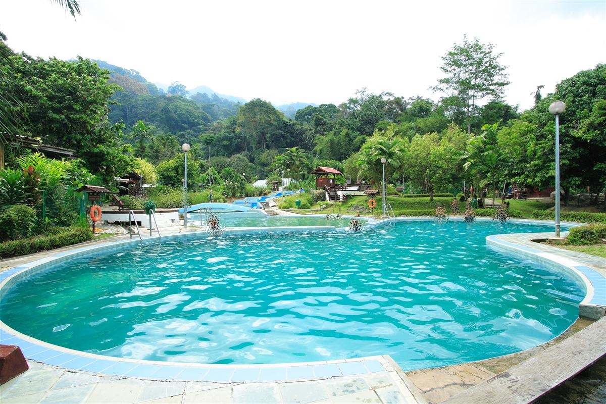 Image from: 7 beautiful budget-friendly hot springs in Malaysia (RM15 & below)