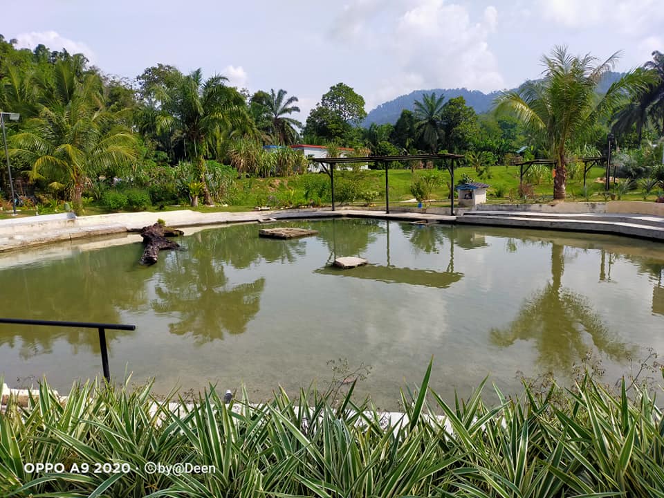 Image from: 7 beautiful budget-friendly hot springs in Malaysia (RM15 & below)