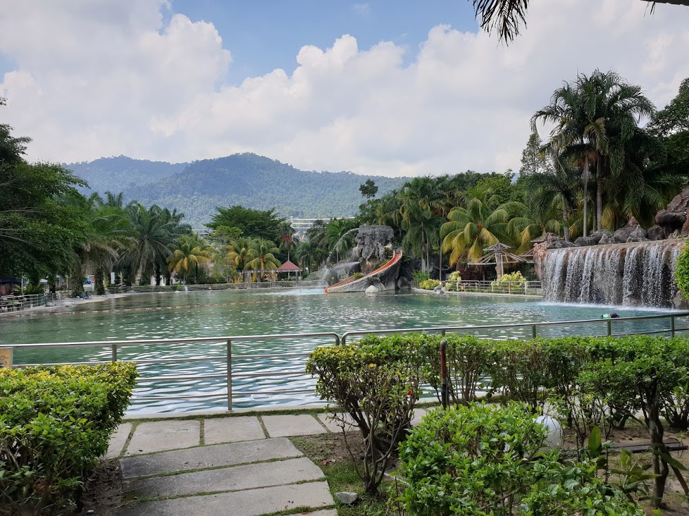 Image from: 7 beautiful budget-friendly hot springs in Malaysia (RM15 & below)