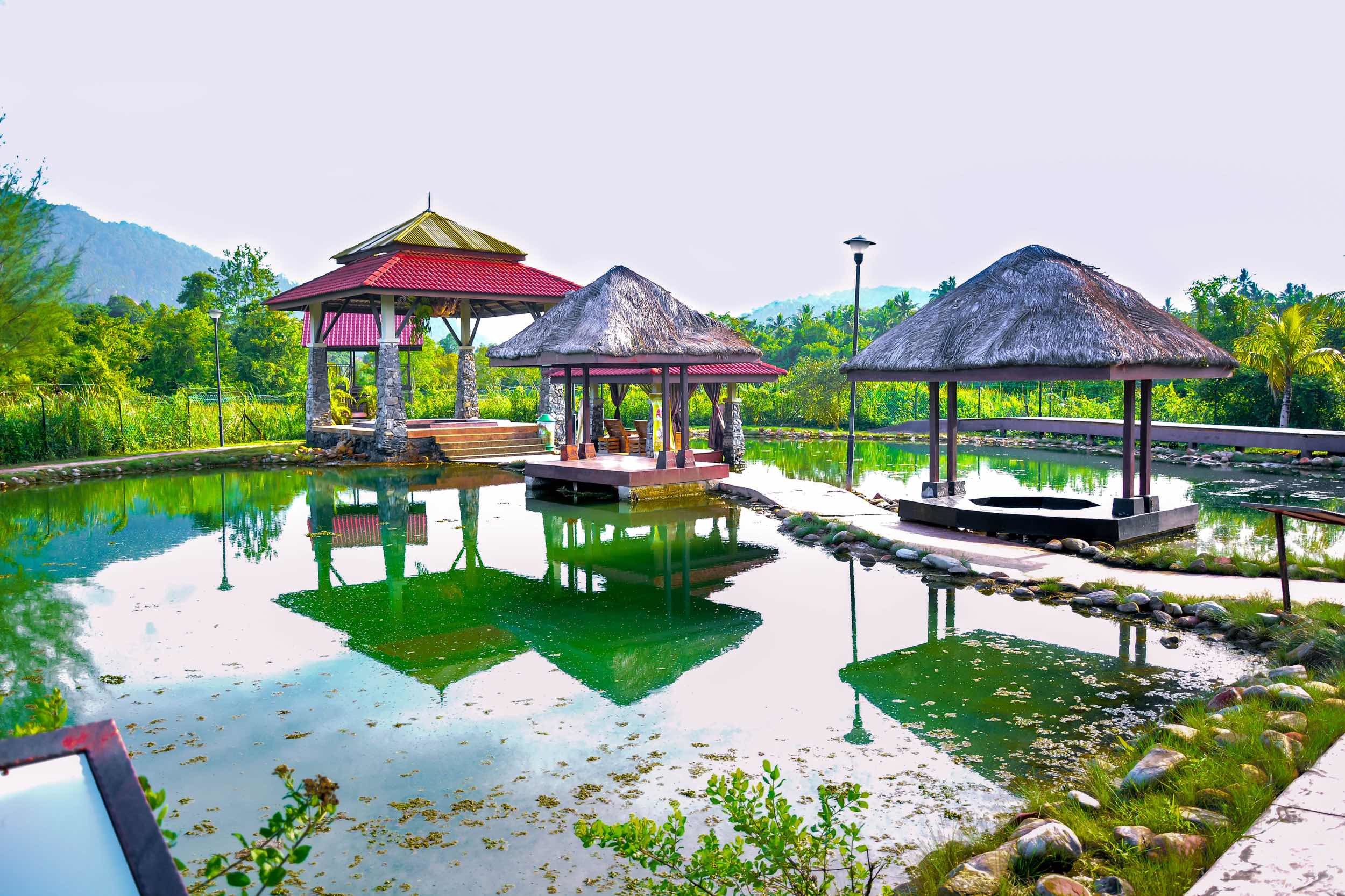 Image from: 7 beautiful budget-friendly hot springs in Malaysia (RM15 & below)
