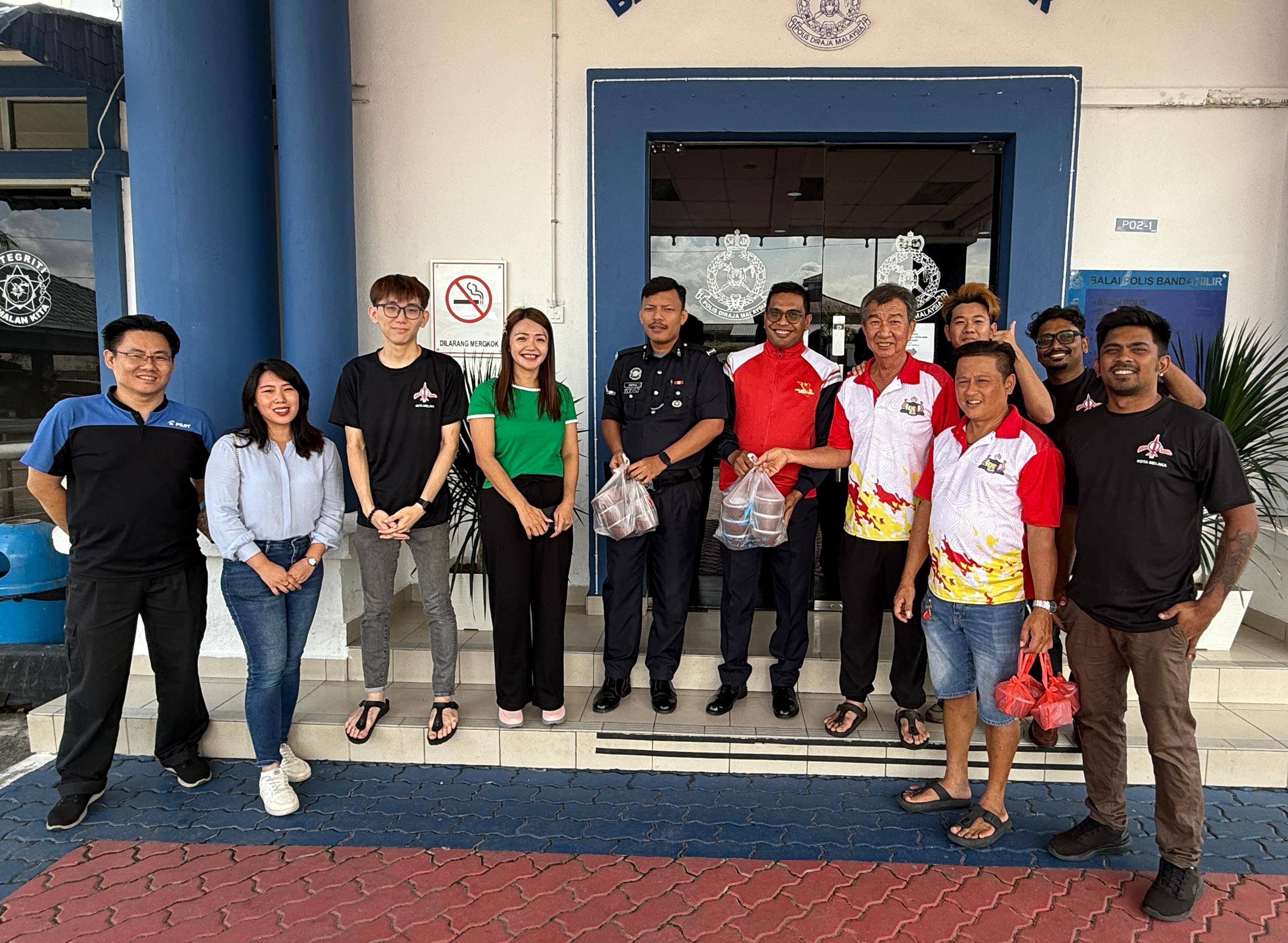 Image from: Memasak dan Mengagihkan Bubur Pulut Hitam Sempena Bulan Ramadan (DAPSY Kota Melaka bersama JPKK Bukit Tempurung)