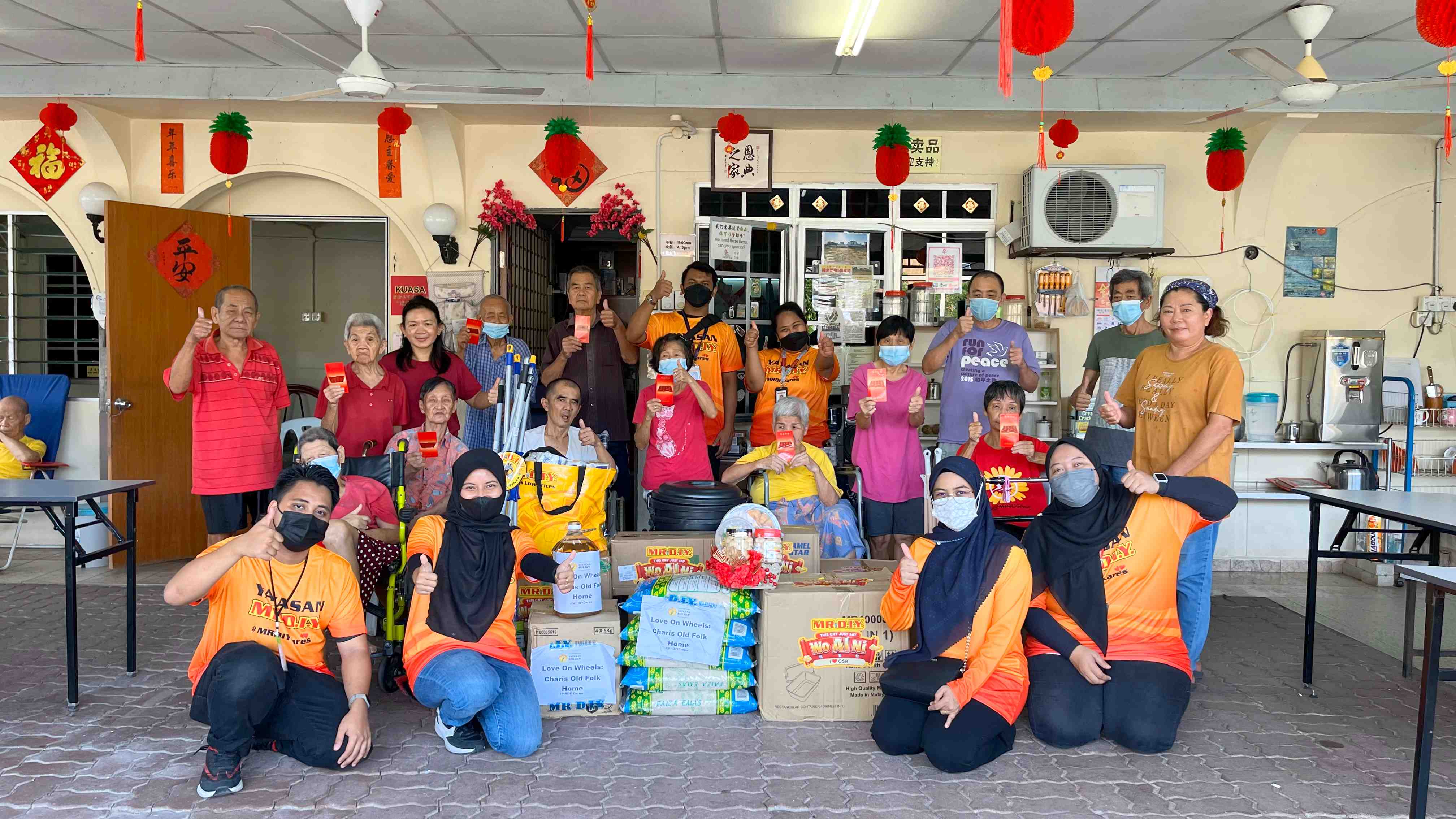 Image from: Sebarkan kasih sayang sepanjang perjalanan: Yayasan MR D.I.Y. kongsi semangat "Wo Ai Ni" bersama-sama rumah-rumah kebaji