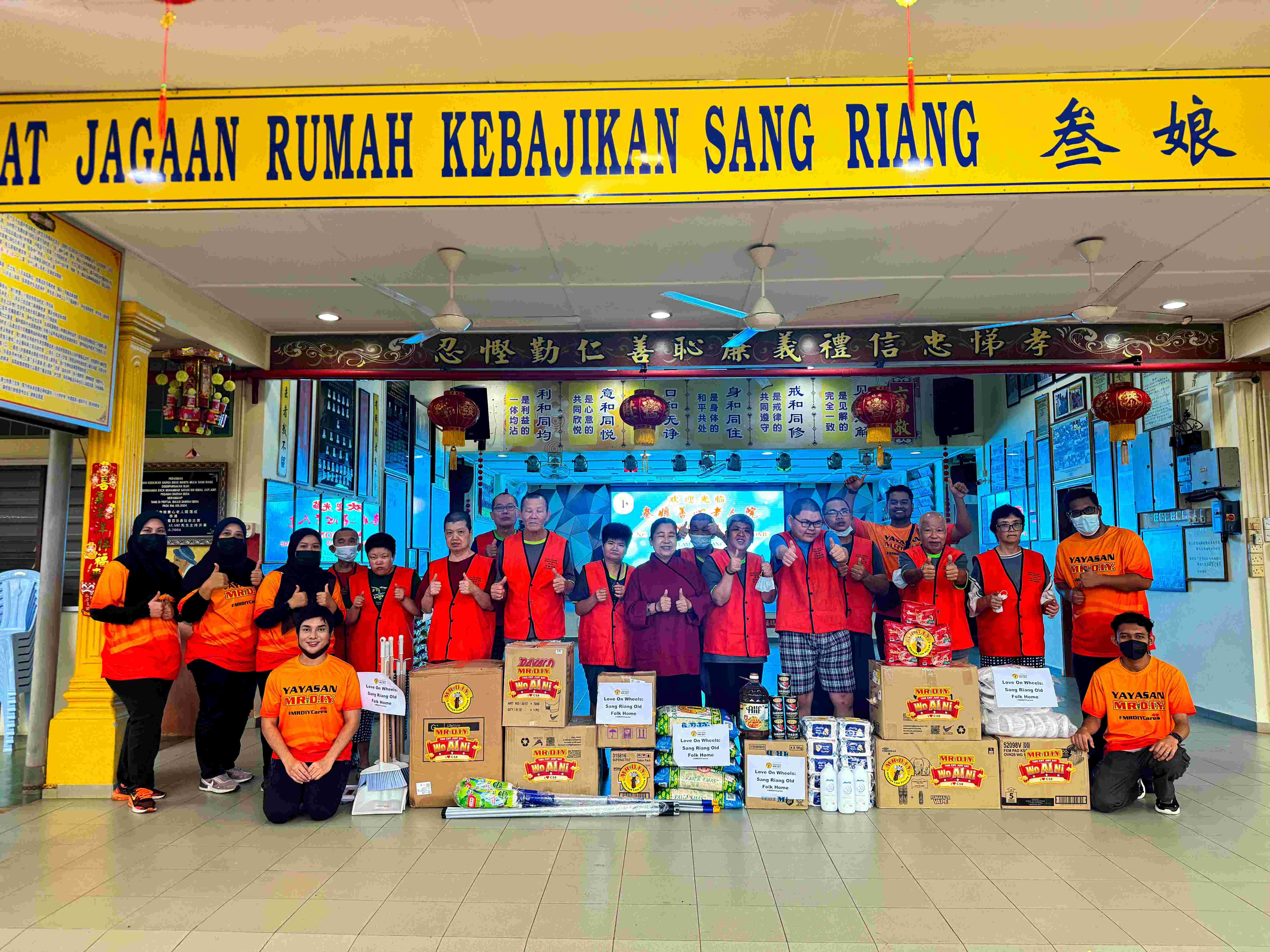 Image from: Sebarkan kasih sayang sepanjang perjalanan: Yayasan MR D.I.Y. kongsi semangat "Wo Ai Ni" bersama-sama rumah-rumah kebaji