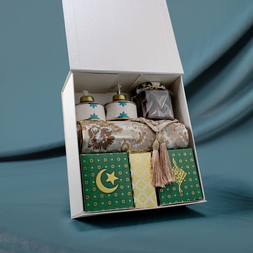 Image from: Raya Bakal Tiba! Inilah Rahsia Memikat Hati Semua Orang dengan Hamper Raya Mewah