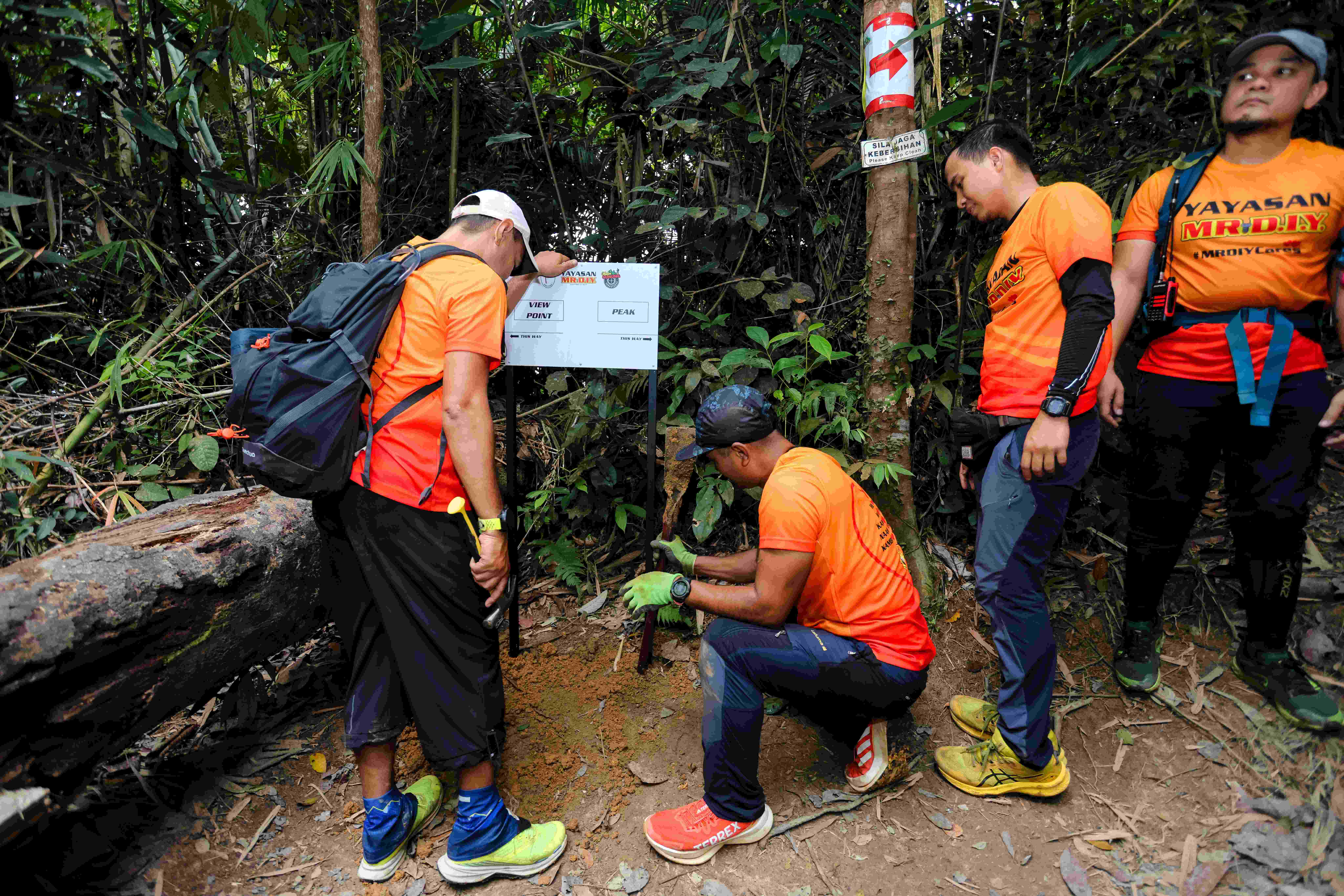 Image from: Yayasan MR D.I.Y makes hiking at Bukit Kutu better, safer