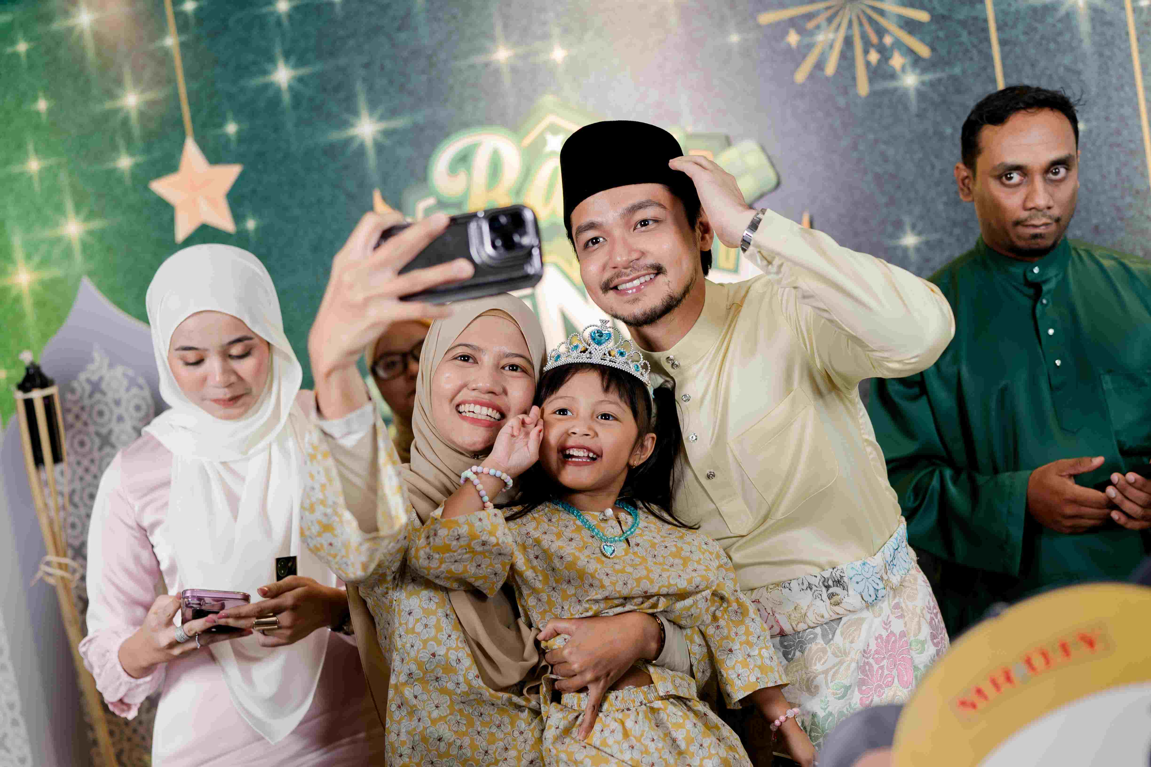 Image from: Malam penuh kenangan: Pemenang peraduan MR D.I.Y. raikan kemenangan bersama Syafiq Kyle