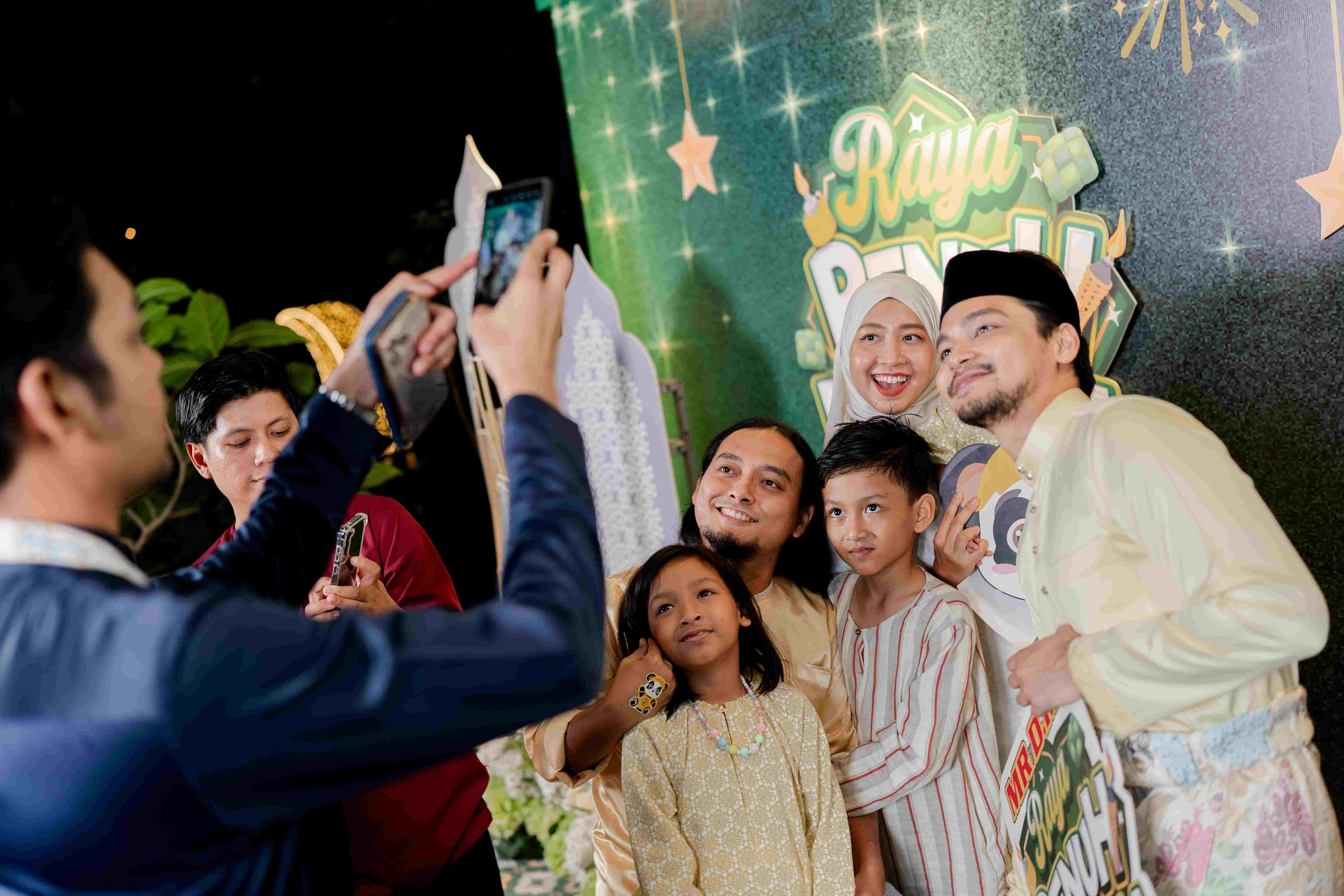Image from: Malam penuh kenangan: Pemenang peraduan MR D.I.Y. raikan kemenangan bersama Syafiq Kyle