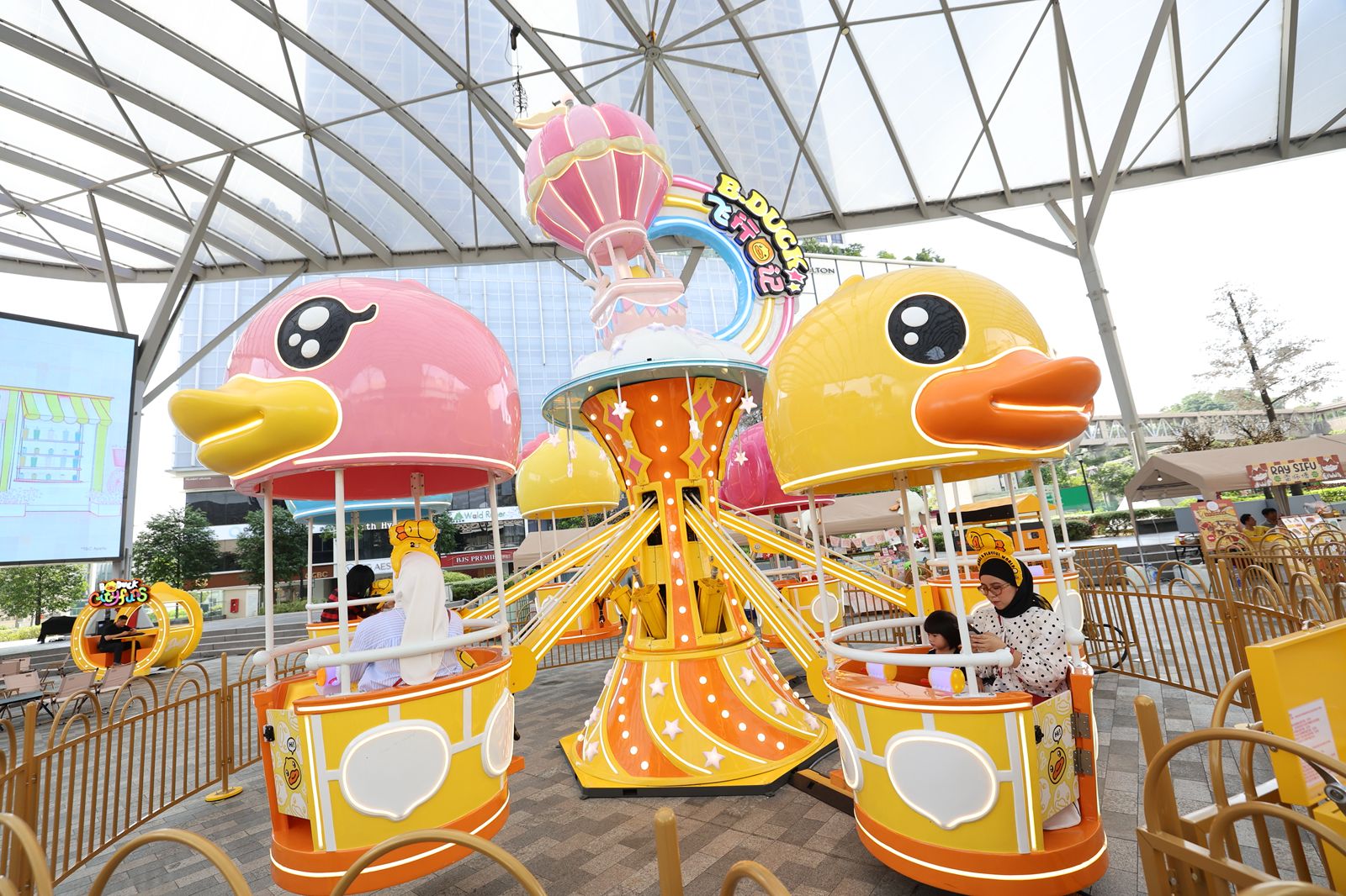 Image from: Watak Ikonik Asia, B.Duck, Melangkah Ke Pavilion Bukit Jalil Sempena Pelancaran Taman Tema Pertama Di Asia Tenggara!