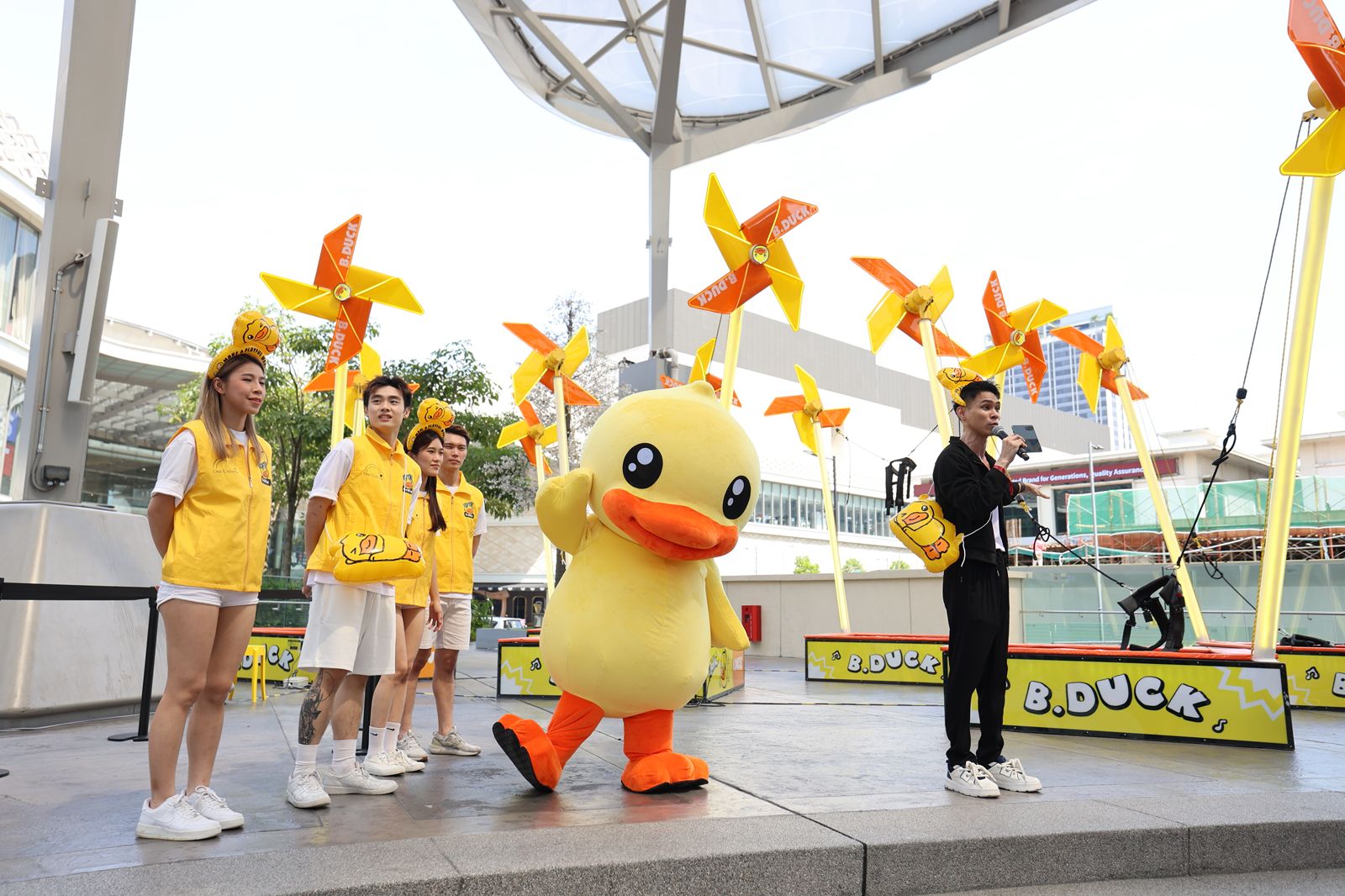 Image from: Watak Ikonik Asia, B.Duck, Melangkah Ke Pavilion Bukit Jalil Sempena Pelancaran Taman Tema Pertama Di Asia Tenggara!
