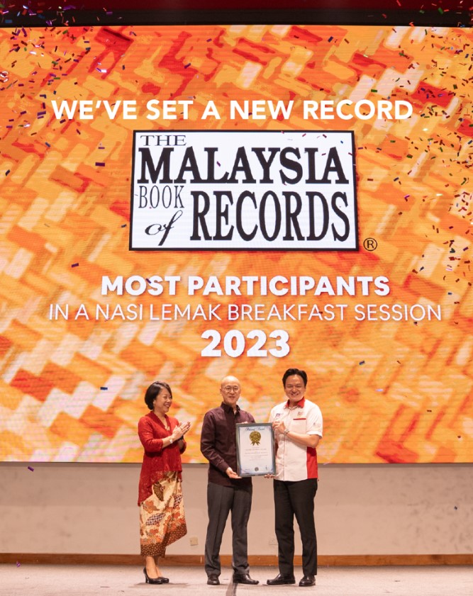 Image from: Spreading Unity, One Plate at a Time at Taylor's 'Campur2 Nasi Lemak' Breakfast Bash