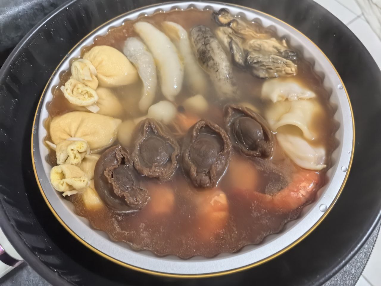 Image from: A Taste of Tradition: My First Experience with Poon Choi for #CNY2025