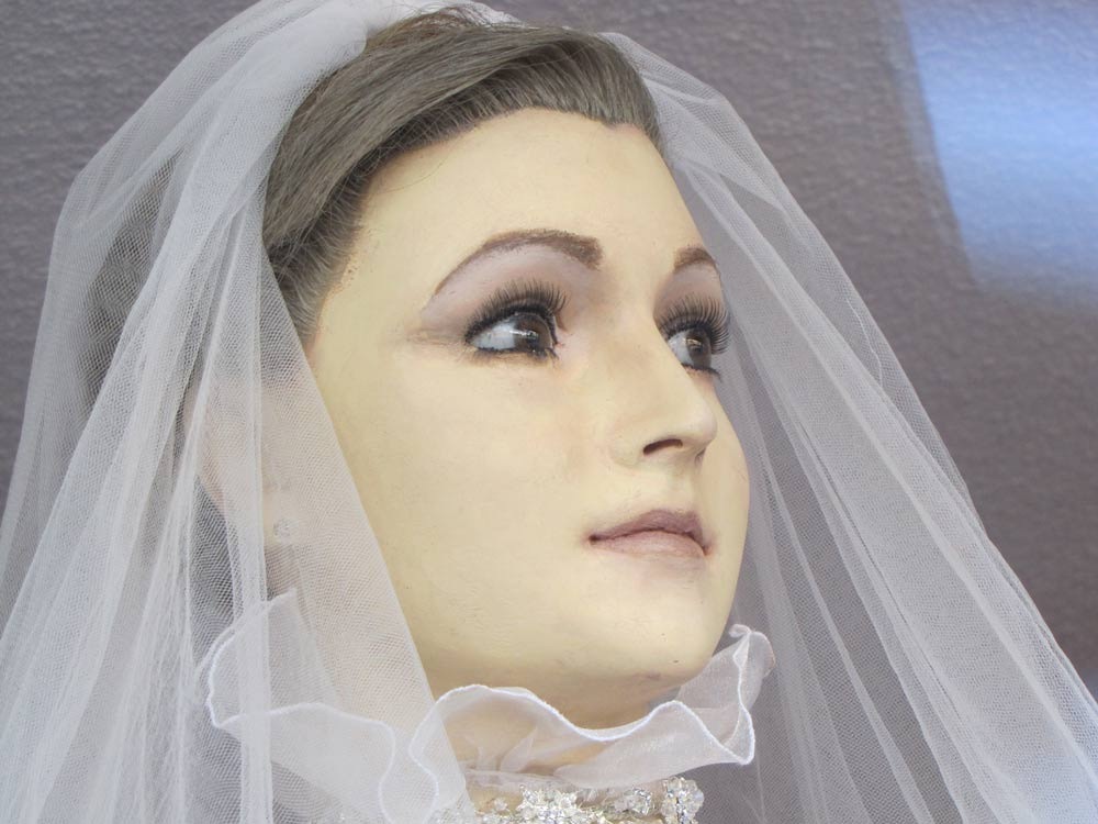 Image from: La Pasqualita: The bizarre story of an embalmed corpse bride cleverly disguised as a window bridal mannequin in Mexico