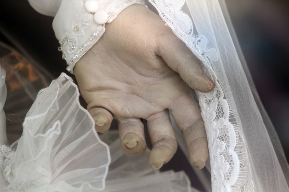 Image from: La Pasqualita: The bizarre story of an embalmed corpse bride cleverly disguised as a window bridal mannequin in Mexico