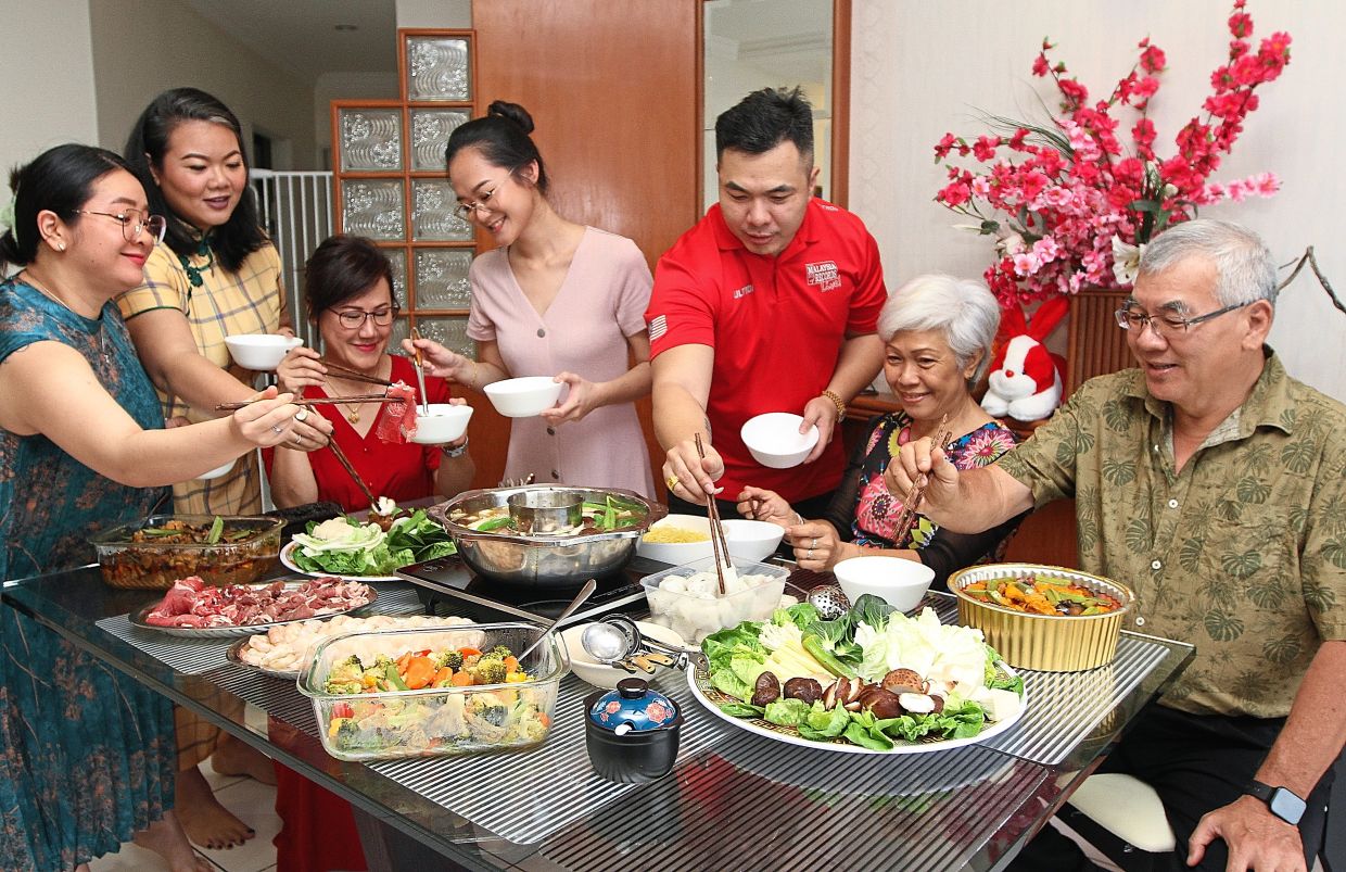 Image from: #CNY2024 "5 Iconic CNY Moments That Truly Defined the '90s in Malaysia"!