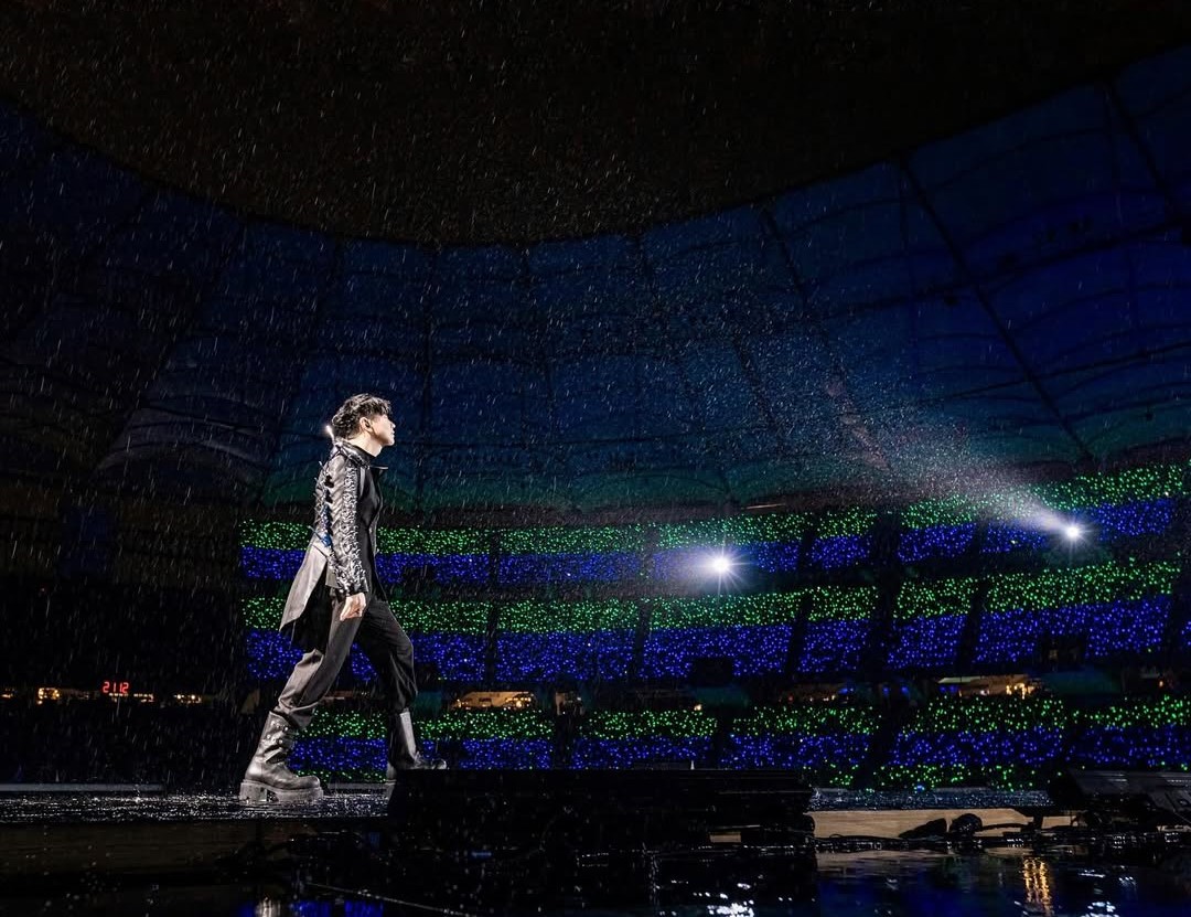 Image from: JJ Lin's “JJ20 FINAL LAP” in Kuala Lumpur: A Night of Rain, Music, and Heartfelt Moments