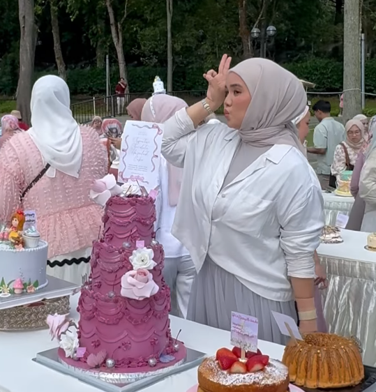 Image from: Malaysia's very 1st "cakenic" ever - the sweetest community event in recent times! 