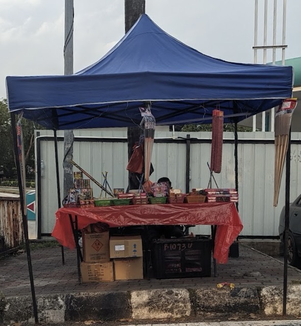 Image from: This #RAYA2024, only 2 fireworks brands are legal in Malaysia, lighting up others may land you up to 7 years in jail