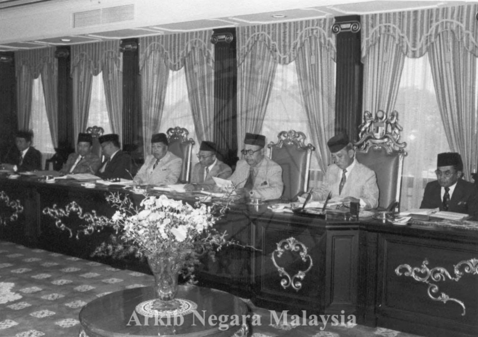 Image from: Kisah Perak & Johor sambut Aidilfitri sehari awal pada tahun 1983, kecohnya hingga ke Dewan Rakyat! #RAYA2024