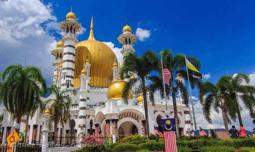 Image from: Kisah Perak & Johor sambut Aidilfitri sehari awal pada tahun 1983, kecohnya hingga ke Dewan Rakyat! #RAYA2024