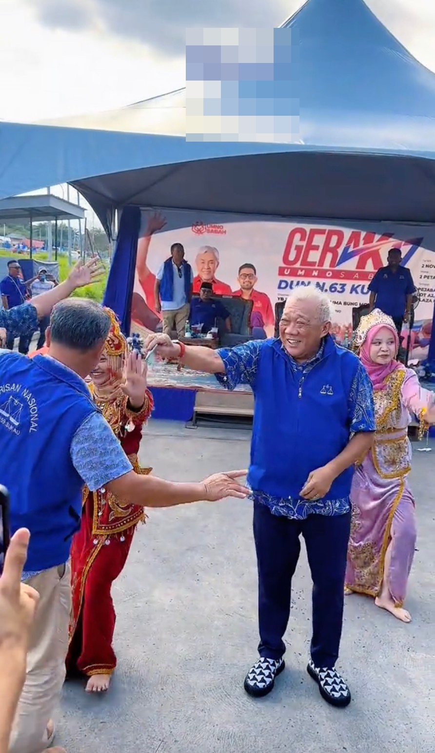 Image from: PAS insults traditional Sabah dance by insinuating it's corrupt and immoral in a pathetic attempt to defame Bung Moktar