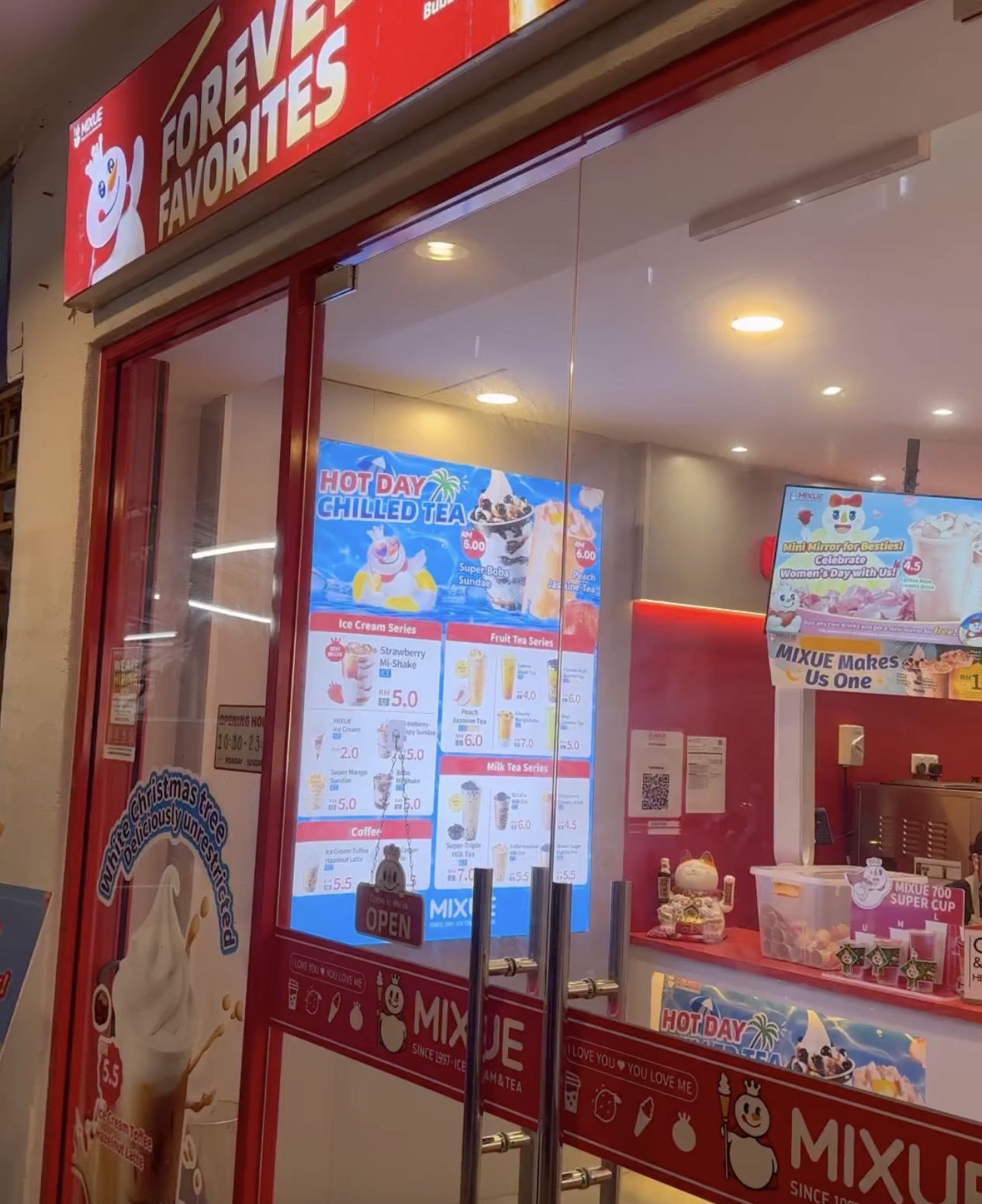 Image from: Mixue outlet in KL goes viral for only hiring "Malay and Chinese with experience" in job ad, Malaysians call for boycott