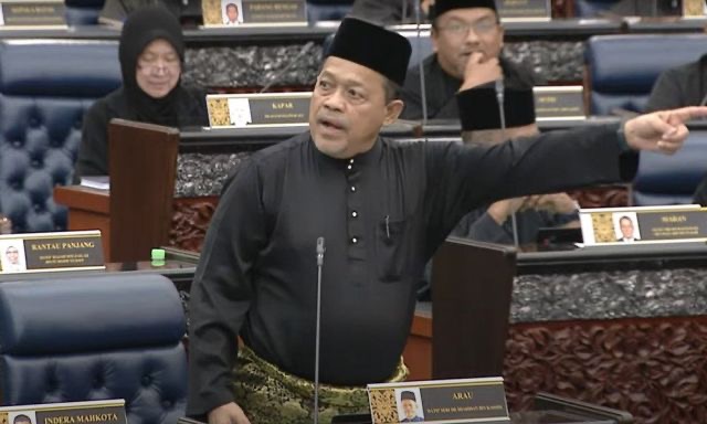 Image from: Shahidan Kassim misled Parliament, “Wallahi, Wabillahi Watallahi” phrase has never been part of an MP’s swearing-in oath