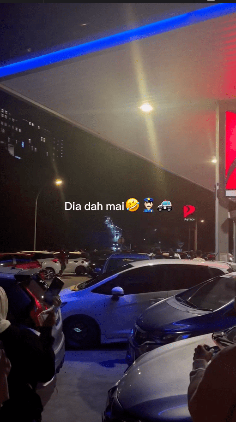 Image from: Gathering & Cooking With Gas Stoves At A Genting Petrol Station, Viral Honda Jazz Group May Face Up To 3-Month Jail