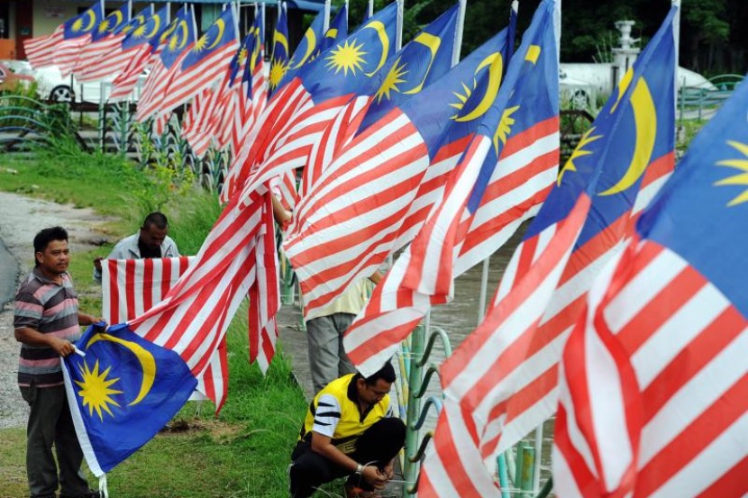 Image from: Public display of country flags beside Jalur Gemilang is illegal & punishable with up to 6-month jail in #MalaysiaKita