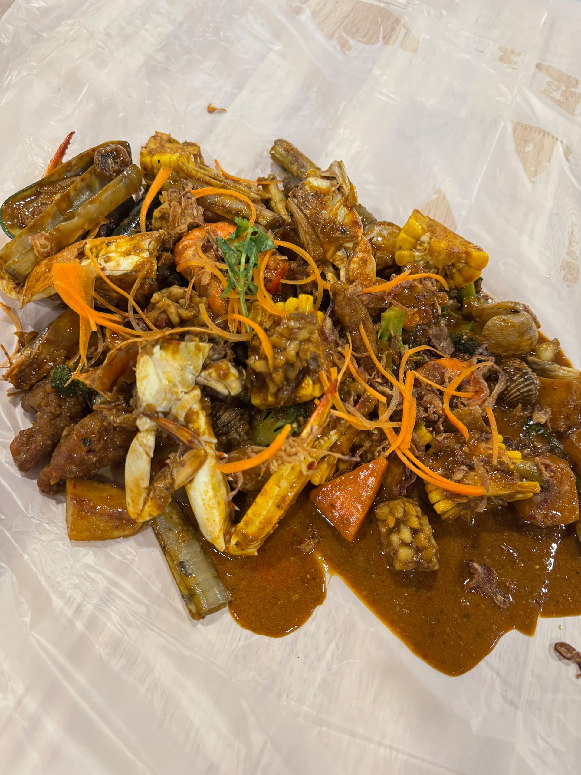 Image from: Bright Lights, Open Containers, and Over 400 Menu Choices — Lepaking Six7 Returns with a Fresh New Look