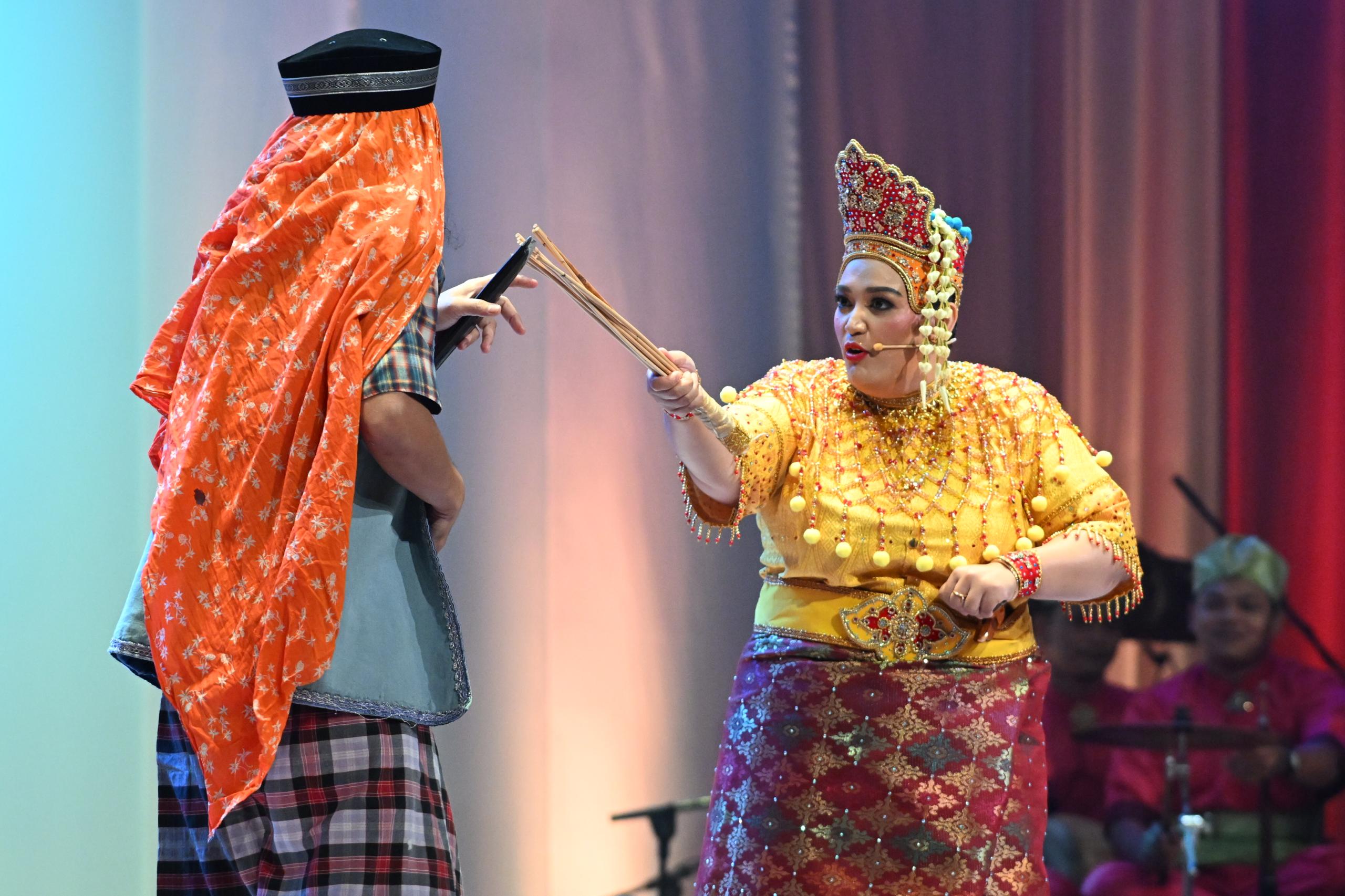 Image from: Warisan Mak Yong Diteruskan: Pementasan “Raja Tangkai Hati” oleh JKKN di UPSI