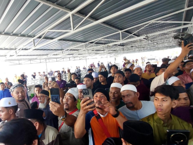 Image from: "Khalwat Public Caning Is NOT A Religious Law!!" - Top Islamic Scholar "Educates" PAS Leaders...!!
