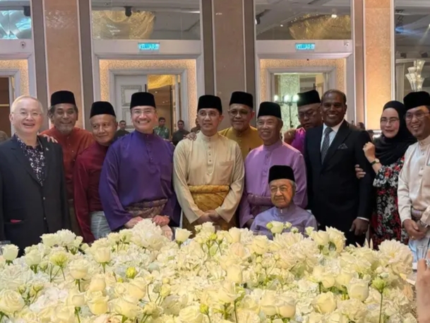 Image from: UMNO, Sabri And MACC’s RM100mil Cash Swoop!! - So Did Anwar "Foil" Yet Another "Backdoor" Move...?