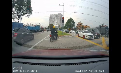 Three cars run red light, alert motorcyclist narrowly avoids collision - I_am_from_2029