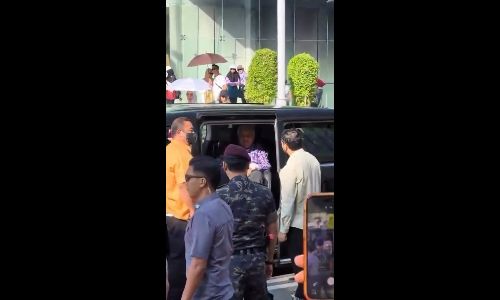 Tun Dr Mahathir joins crowds in Putrajaya for Merdeka celebrations - sayangtun