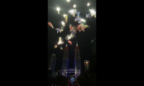Beautiful fireworks light up the sky during Malaysia’s Merdeka Day celebrations - tasneemnasarudin