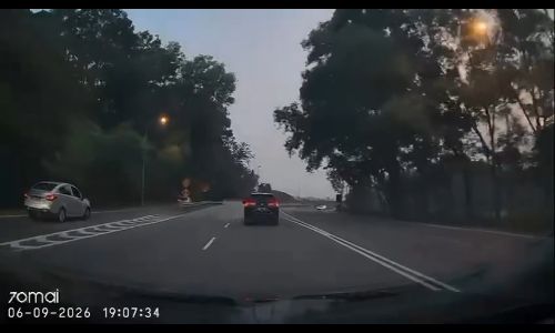 Grab driver flees after hitting car, driver and passenger give chase - Nabilah_nazuri