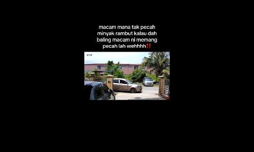 A woman tosses a customer's parcel into the house compound from her car window - kedaitokayah442