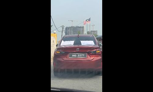 Driver puts up sweet sign asking motorists to excuse slow driving as mum recovers from surgery - its_ecam