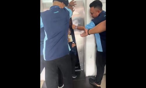 People trapped in lift seen escaping as man pries doors open from outside - nliyxnx
