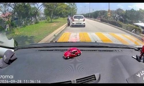 Motorcyclist detained after hitting student crossing road in Sungai Buloh - syaharuddinshahari