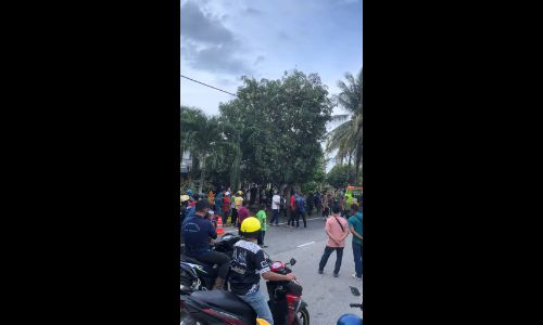 Teen killed in horrific crash after out-of-control car ploughs into van in Kuala Terengganu - izizzuddin95