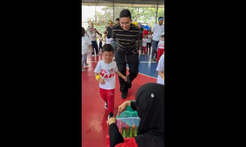 Boy eats watermelon himself instead of feeding father during school game - faranurfarahin
