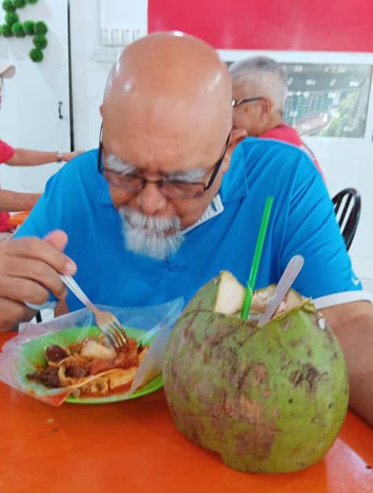 Image from: Mamak Rojak or Pasembur, a spicy mixed salad is 1 of the most quintessential Malaysian street food dishes #Malaysiakita