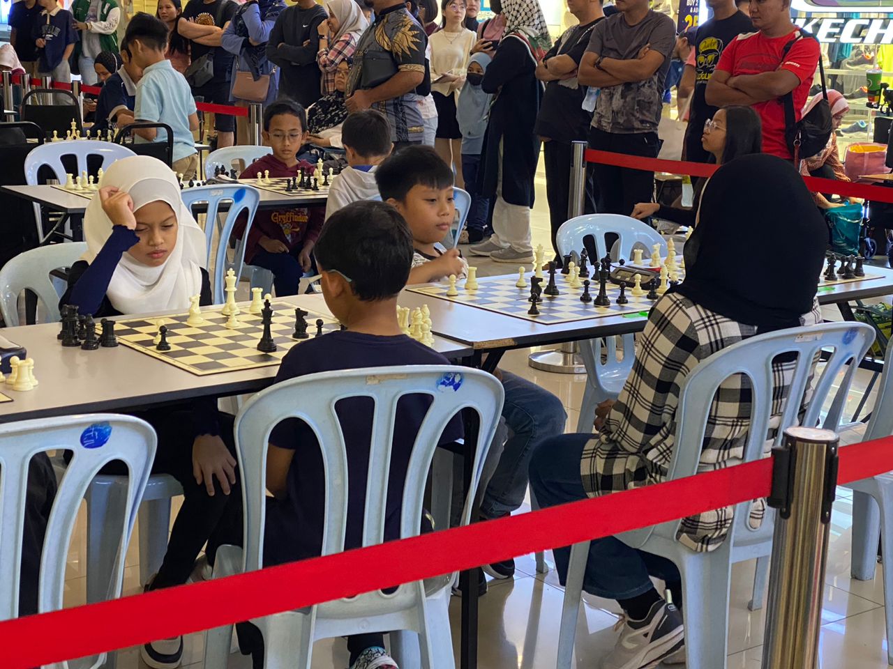 Image from: Kejohanan Catur Anak Malaysia di ruang utama pusat membeli-belah D'Pulze Cyberjaya sempena cuti Deepavali #CutiCutiLocal