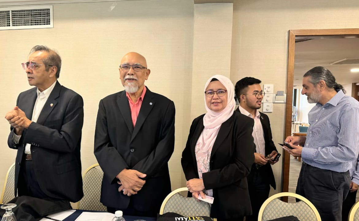 Image from: Graduates of Malaysia Top Graduate Business School (MyTBS 2.0) run many of the ministries, GLCs, companies, banks & GBS