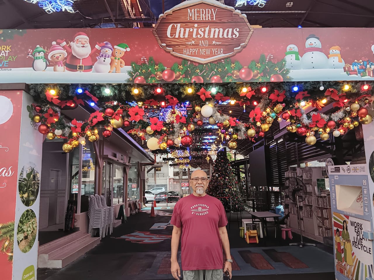 Image from: Christmas celebrations theme for 2024 is focusing on retro nostalgia, bold glam, and futuristic vibes #SpreadPositivity