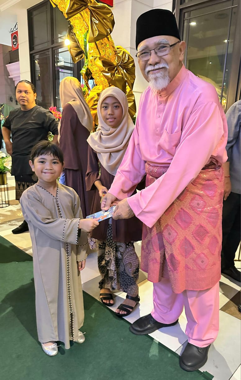 Image from: Workmates & families of Stealth Studio break fast together (Iftar) for blessed journey of professional growth #RAYA2025