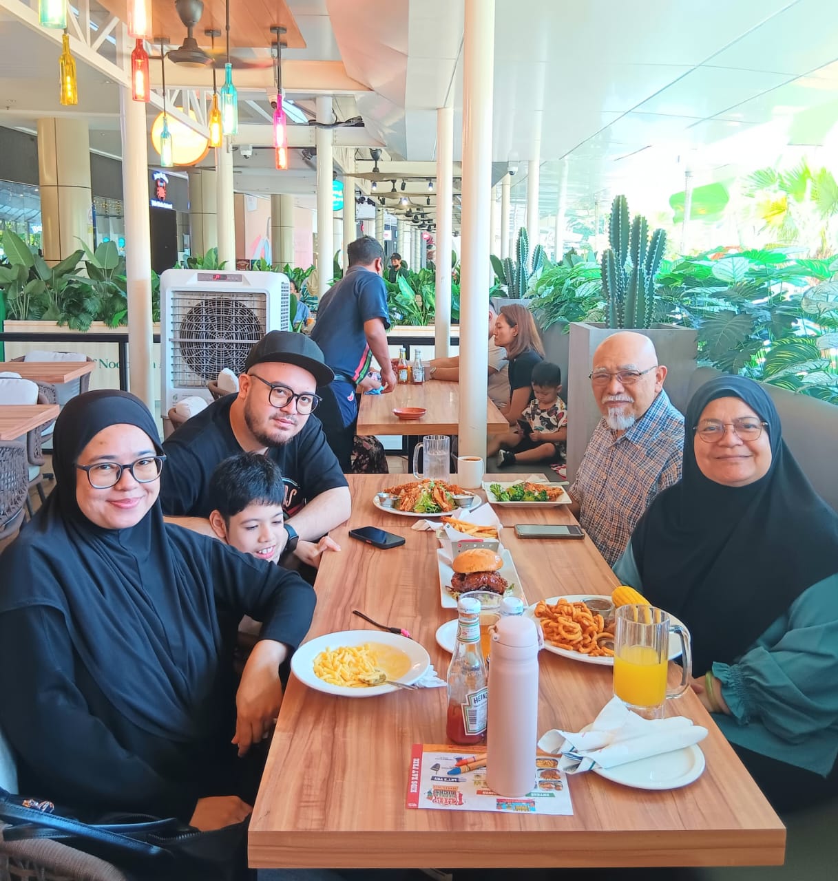 Image from: Chili's IOI City Mall Putrajaya - the perfect lunch spot for family-friendly environment & indulge in delicious moments